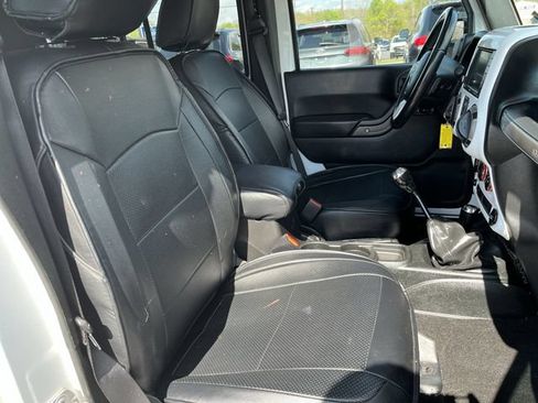 Used 2017 Jeep Wrangler Unlimited Sport AWD/4WD image 25