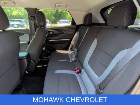 Used 2023 Chevrolet TrailBlazer LT w/ Confidence II Package AWD/4WD image 11