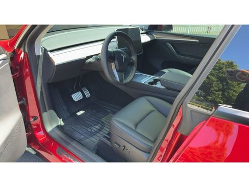 Used 2025 Tesla Model Y Performance AWD/4WD image 5