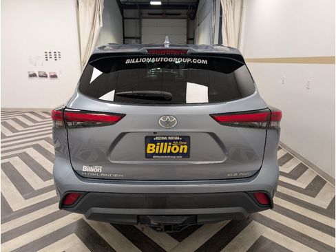 Used 2021 Toyota Highlander XLE AWD/4WD image 26