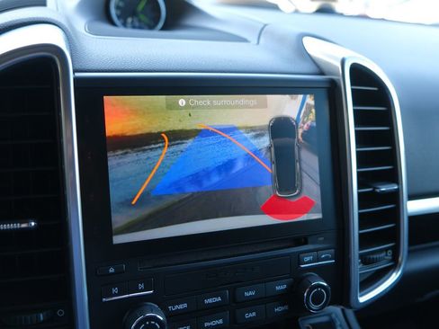 Used 2017 Porsche Cayenne S image 22