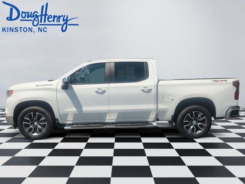 Used 2022 Chevrolet Silverado 1500 LT image 2