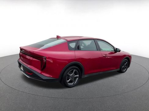 Used 2025 Kia K4 LXS image 12