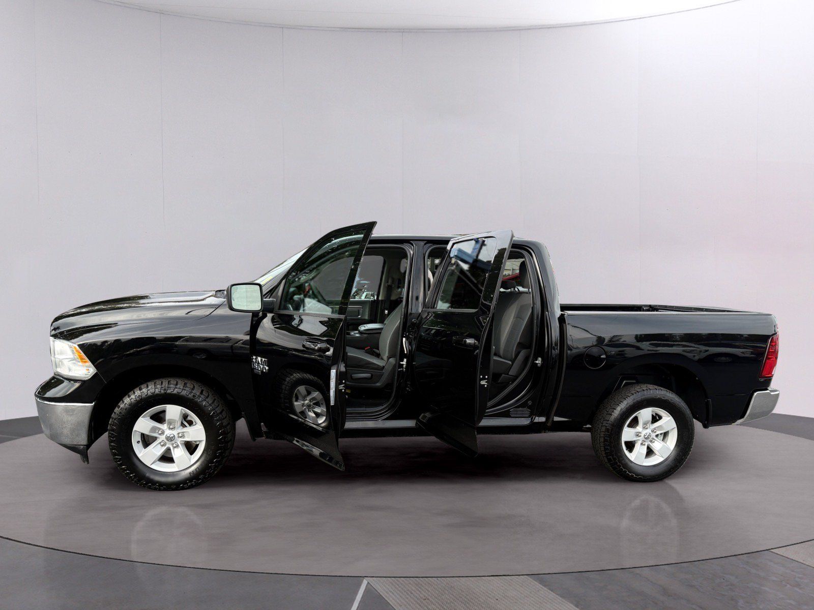 Used 2021 RAM 1500 Classic SLT RWD image 11