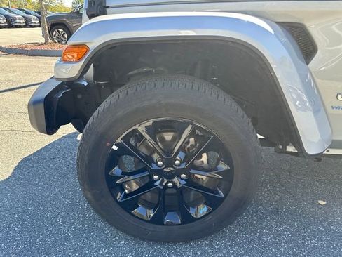 Used 2023 Jeep Wrangler Unlimited Sahara image 22
