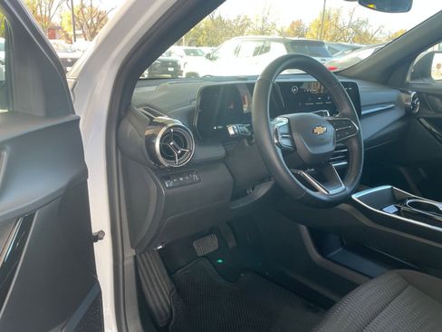 Used 2025 Chevrolet Equinox LT image 33