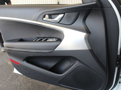 Used 2025 Genesis G70 2.5T RWD image 12