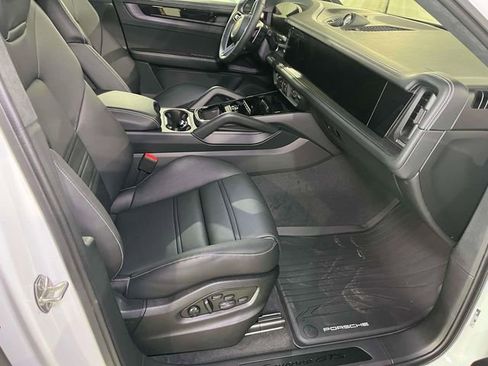 New 2026 Porsche Cayenne GTS AWD/4WD image 24