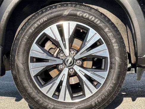 Used 2023 Nissan Rogue SV image 25