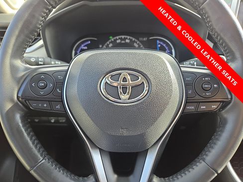 Used 2020 Toyota RAV4 Limited image 24