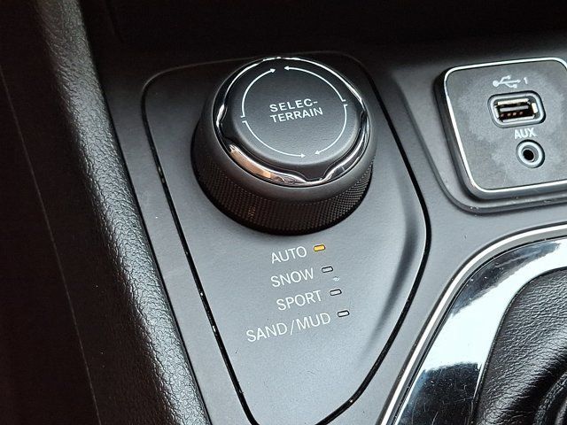 Certified 2019 Jeep Cherokee Limited AWD/4WD image 28