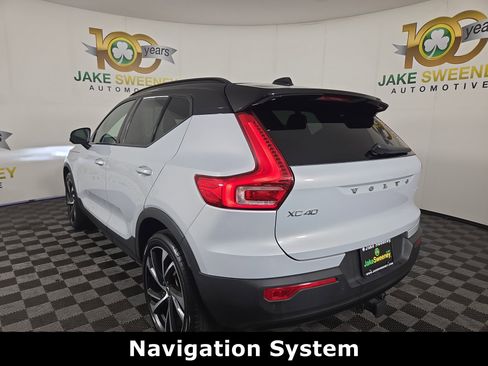 Used 2022 Volvo XC40 T5 R-Design w/ Advanced Package image 6
