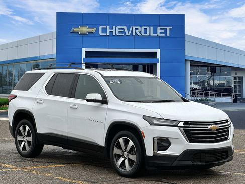 Certified 2023 Chevrolet Traverse LT w/ LT Premium Package image 8