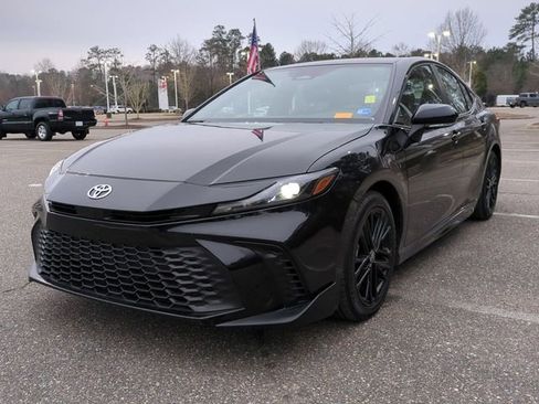 Used 2025 Toyota Camry SE image 8