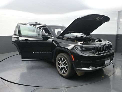 Used 2025 Jeep Grand Cherokee L Limited AWD/4WD image 30