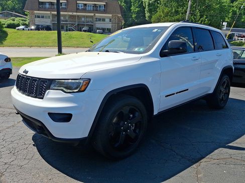 Used 2021 Jeep Grand Cherokee Freedom Edition AWD/4WD image 3