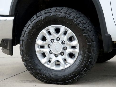 Used 2020 Chevrolet Silverado 2500 LTZ AWD/4WD image 45