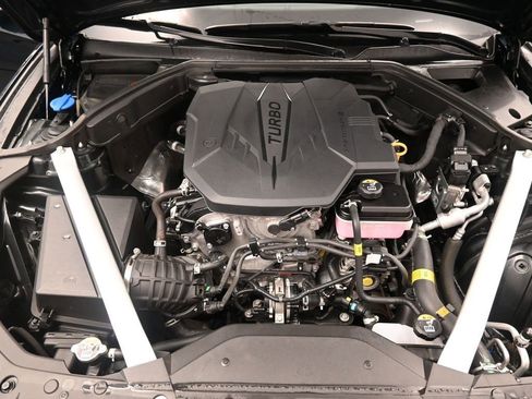 Used 2025 Genesis G70 2.5T image 41