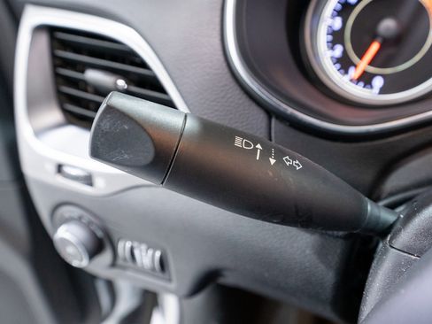 Used 2019 Jeep Cherokee Latitude Plus w/ Cold Weather Group image 28