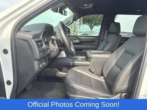 Used 2023 Chevrolet Suburban Z71 w/ Luxury Package AWD/4WD image 3
