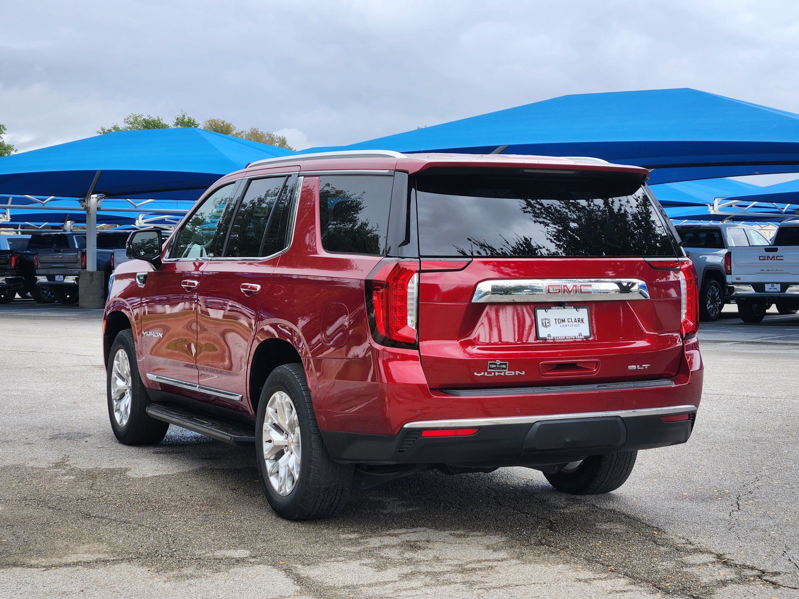 Used 2023 GMC Yukon SLT w/ SLT Premium Package RWD image 4