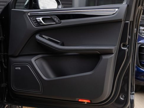 Certified 2026 Porsche Macan AWD/4WD image 43