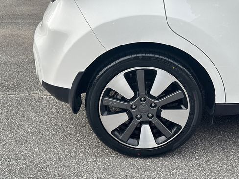 Used 2017 Kia Soul + image 17