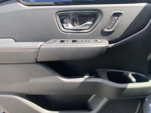 Used 2025 Honda Pilot TrailSport image 19
