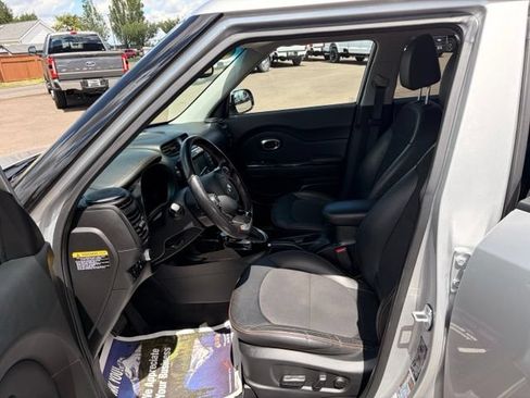 Used 2019 Kia Soul ! w/ Technology Package FWD image 2