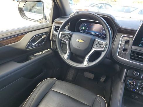 Used 2023 Chevrolet Suburban Premier image 11