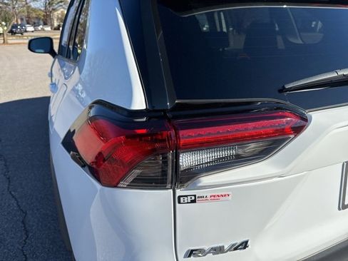 Used 2022 Toyota RAV4 XLE image 22