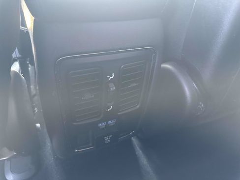 Used 2019 Jeep Grand Cherokee Limited AWD/4WD image 11