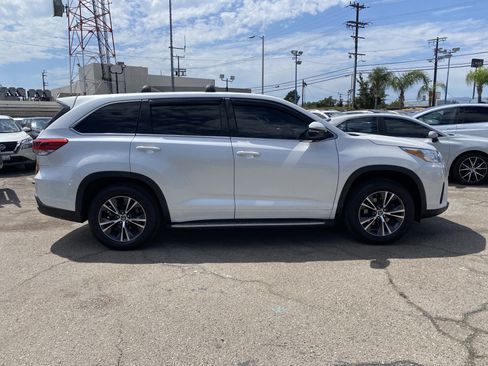 Used 2018 Toyota Highlander LE FWD image 8