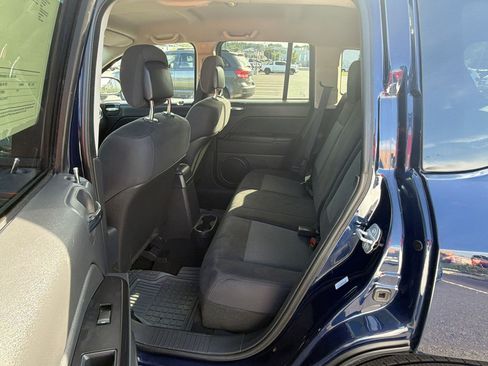 Used 2012 Jeep Compass Latitude FWD image 18