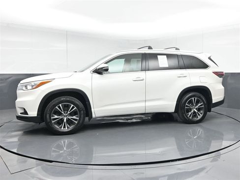 Used 2016 Toyota Highlander XLE AWD/4WD image 8