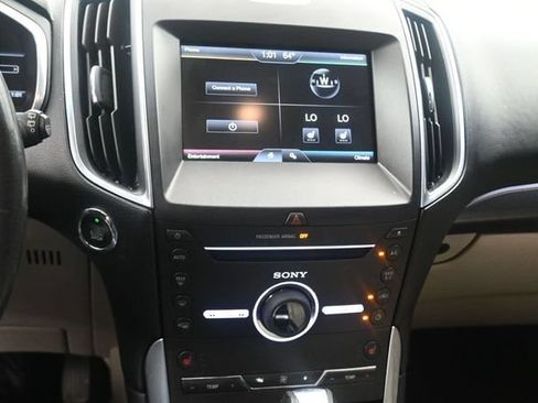 Used 2015 Ford Edge Titanium FWD image 12