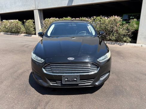 Used 2016 Ford Fusion SE FWD image 2