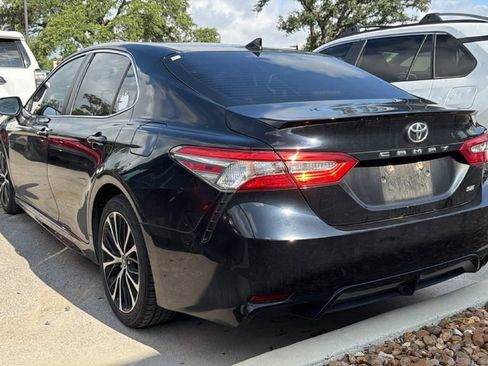 Used 2019 Toyota Camry SE FWD image 6