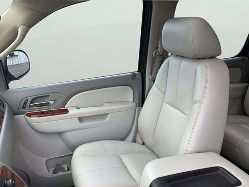 Used 2012 Chevrolet Avalanche LT w/ All-Star Edition AWD/4WD image 14