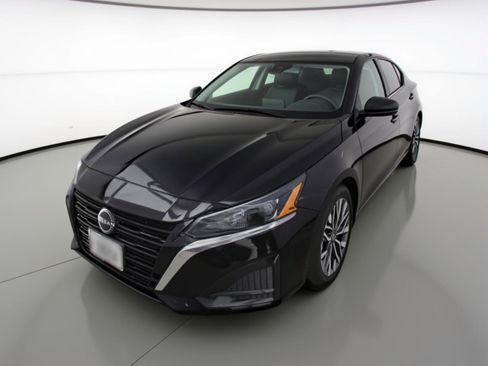 Used 2025 Nissan Altima 2.5 SV image 3