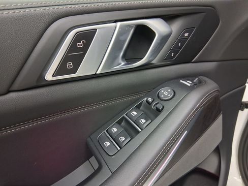 Used 2025 BMW X5 xDrive40i w/ Parking Assistance Package AWD/4WD image 15