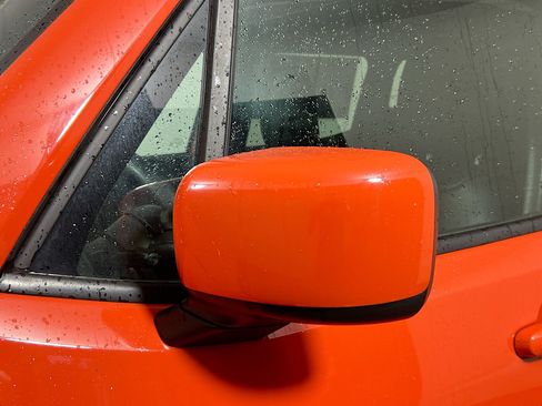 Used 2021 Jeep Renegade Latitude FWD image 12