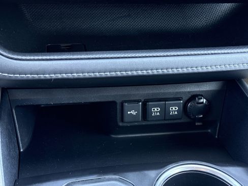 Used 2021 Toyota Highlander XLE FWD image 29