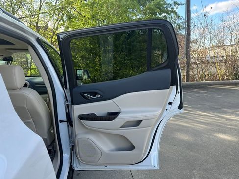 Used 2022 GMC Acadia Denali w/ Denali Ultimate Package image 34