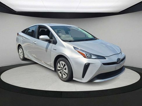 Used 2022 Toyota Prius L Eco FWD image 2