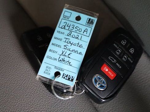 Used 2021 Toyota Sienna XLE image 53