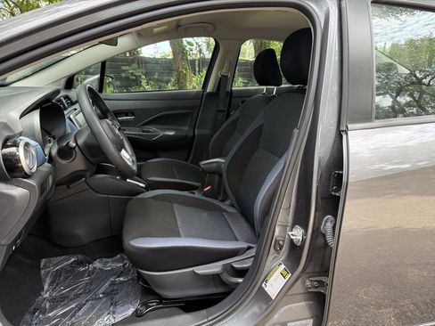 Used 2025 Nissan Versa SV FWD image 33