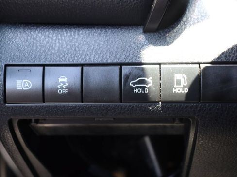 Used 2020 Toyota Camry SE FWD image 18