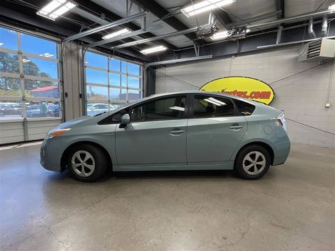 Used 2015 Toyota Prius Two FWD image 2