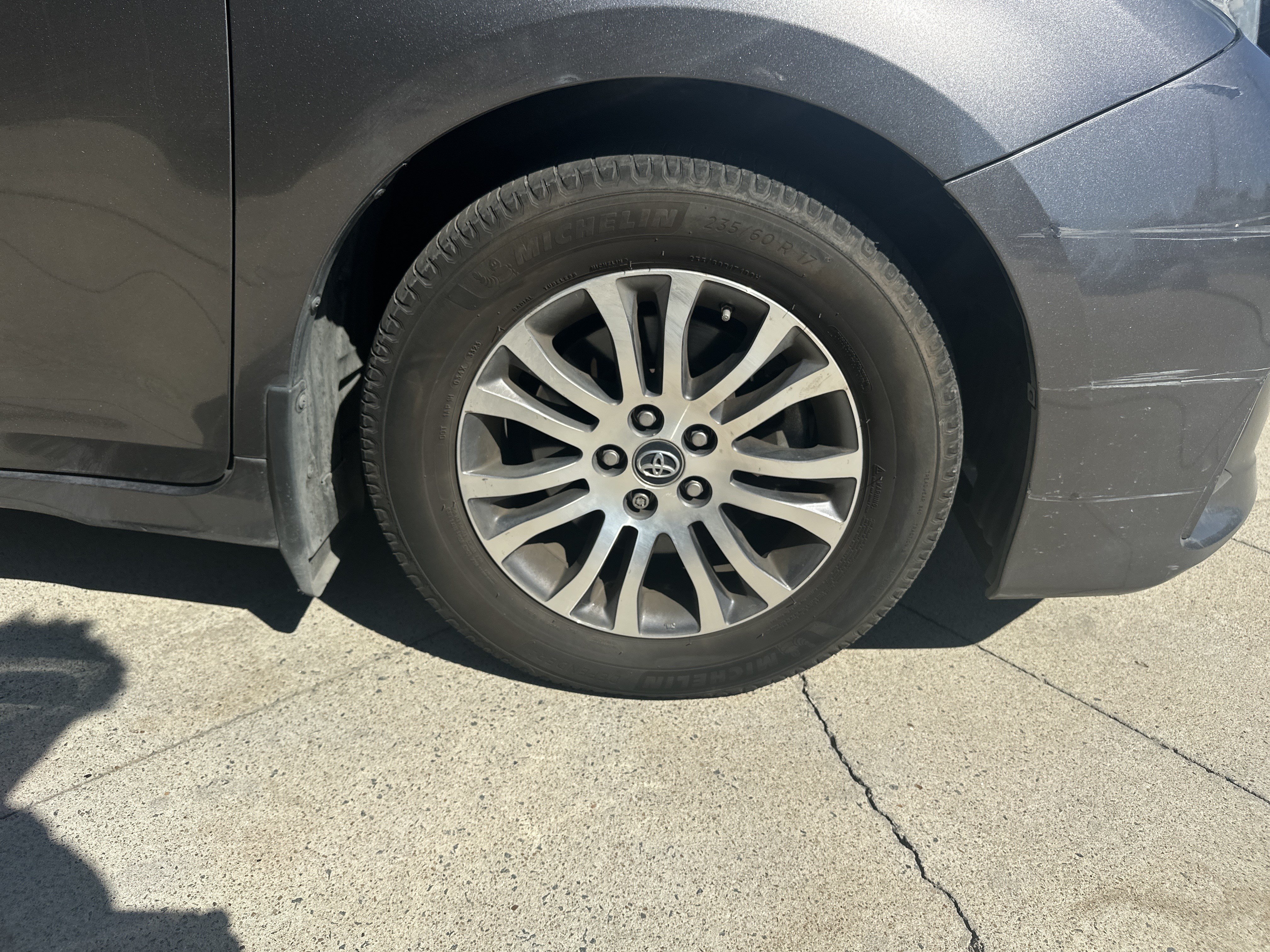 Used 2018 Toyota Sienna XLE w/ XLE Navigation Package FWD image 32